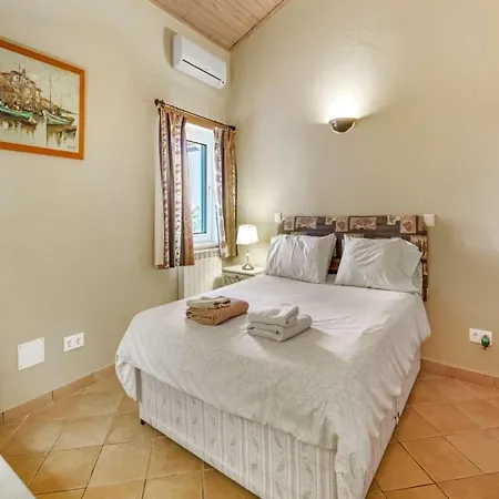 Villa Stylish Carvoeiro - Short Walk To Centre - Private Pool - Serena - Algarve *