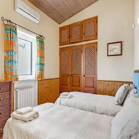 Villa Stylish Carvoeiro - Short Walk To Centre - Private Pool - Serena - Algarve