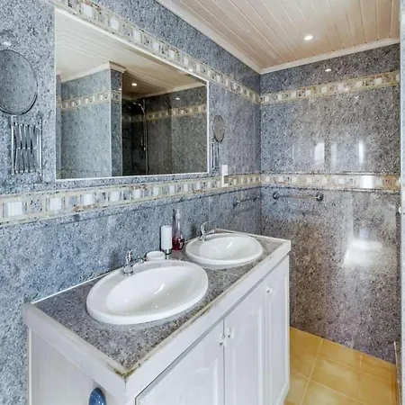 Stylish Carvoeiro - Short Walk To Centre - Private Pool - Serena - Algarve Villa *