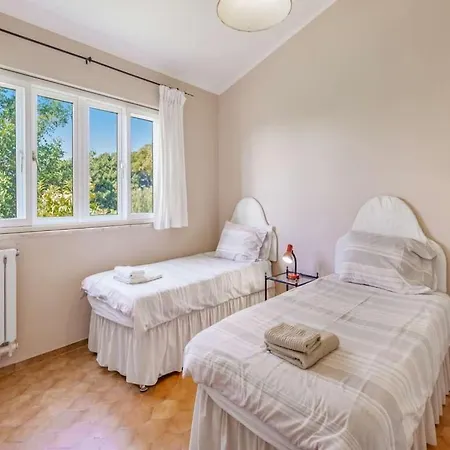 Stylish Carvoeiro - Short Walk To Centre - Private Pool - Serena - Algarve فيلة